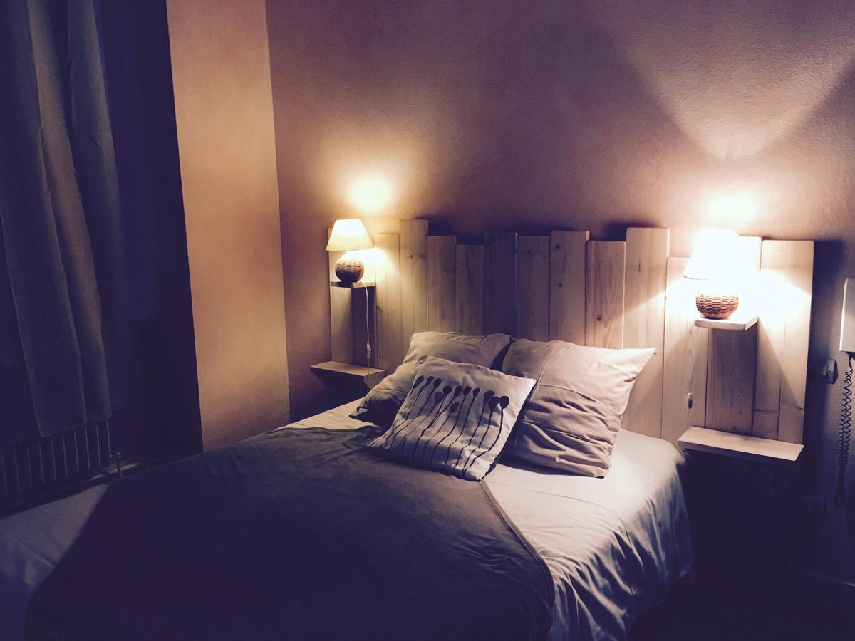 Hotel Restaurant Le Cheval Blanc Argentre-du-Plessis Номер фото